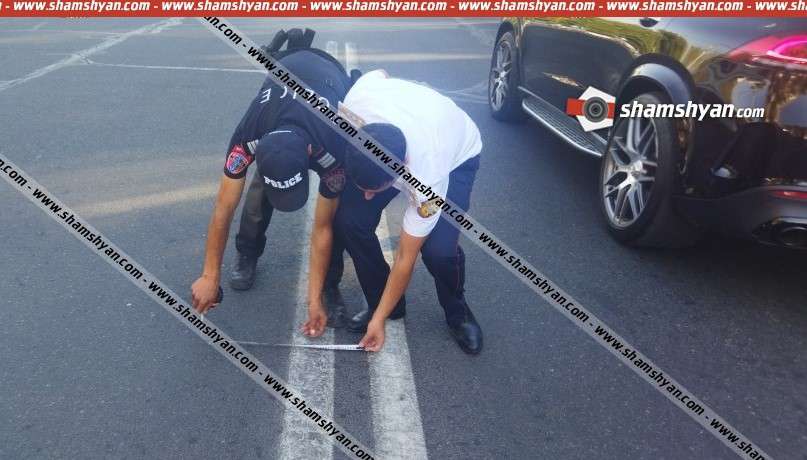 Гражданин России попал под машину возле посольства России