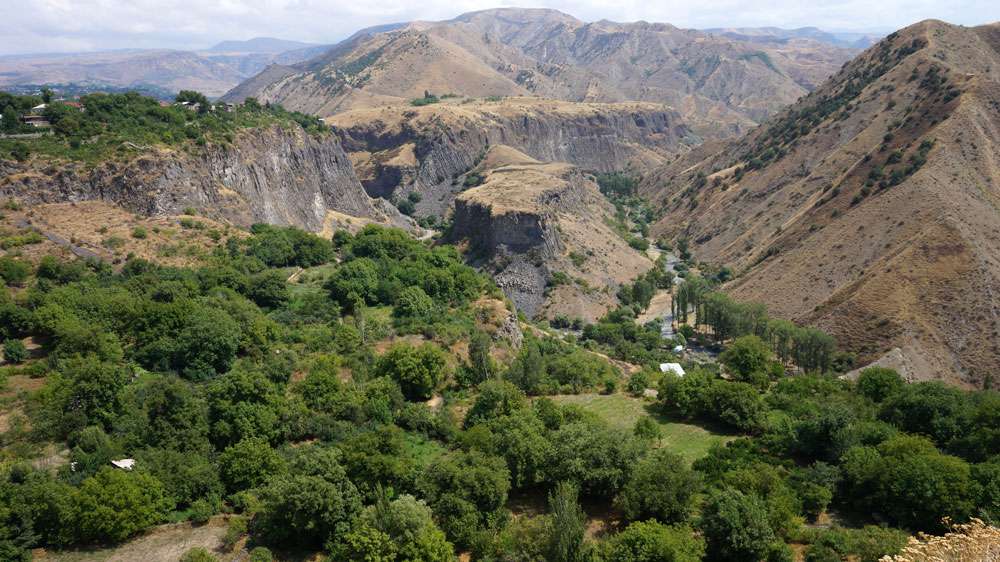 Ու՞ր գնալ հանգստանալու. Գառնի (ԼՈՒՍԱՆԿԱՐՆԵՐ)