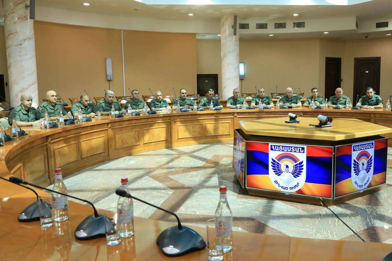 Suren Papikyan had a meeting with RA military attachés accredited abroad