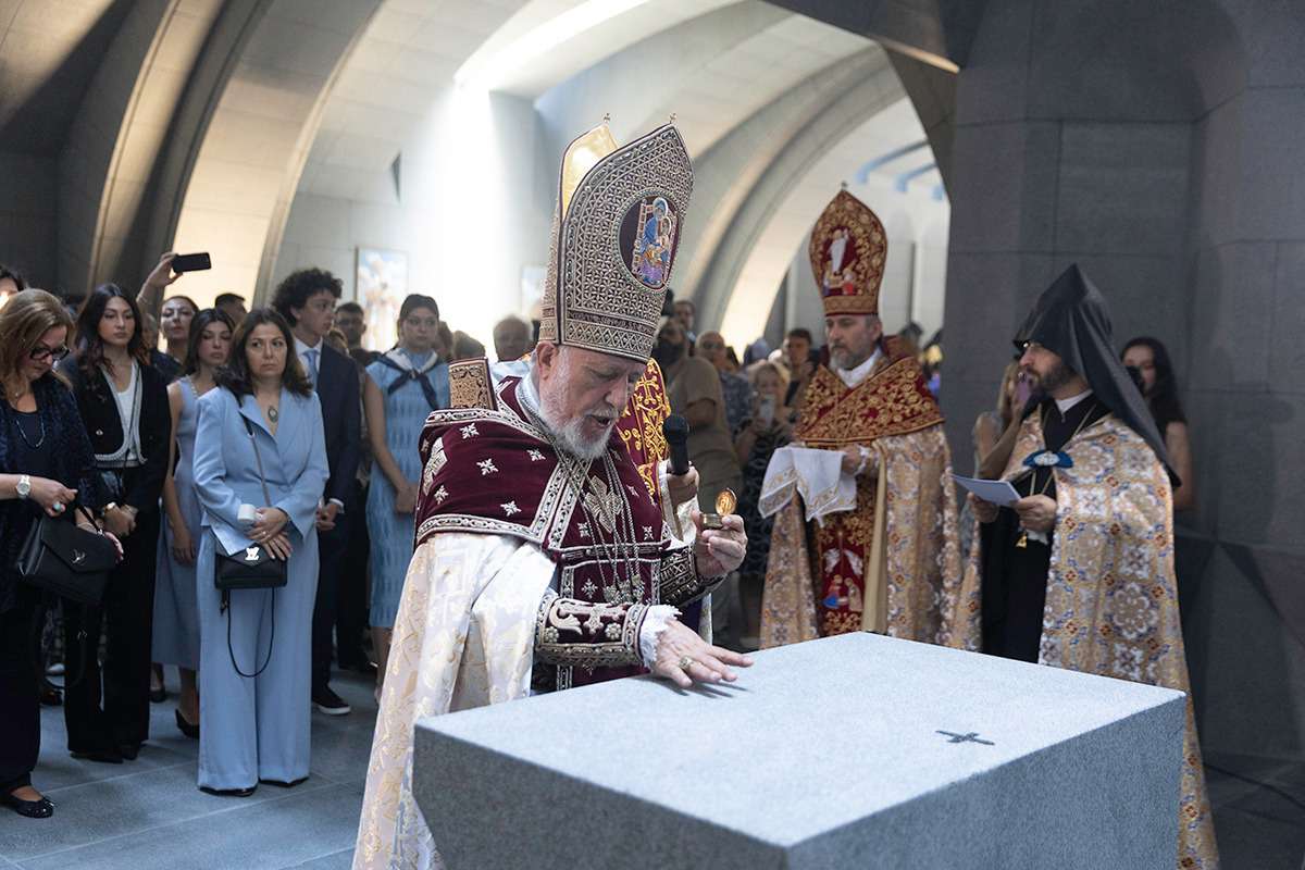 Մայր Աթոռում տեղի ունեցավ Կաթողիկոսական դամբարանի և մոմավառության աղոթասրահի բացման արարողությունը