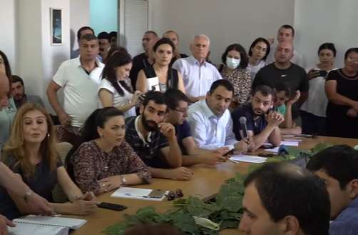 Жители Авана против строительства медеплавильного завода