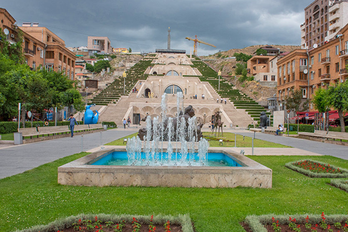 В Каскаде у гражданина России угрожая ножом потребовали деньги и золото