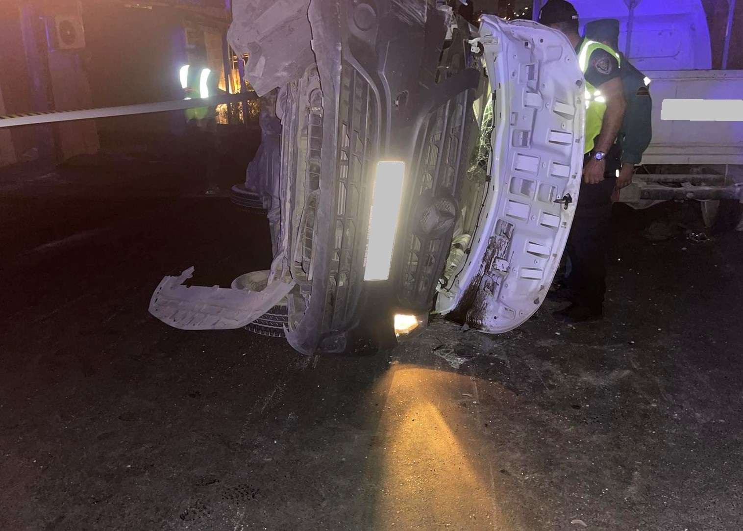 Երևանում «Mercedes Sprinter»–ը բախվել է սյանը և կողաշրջվել