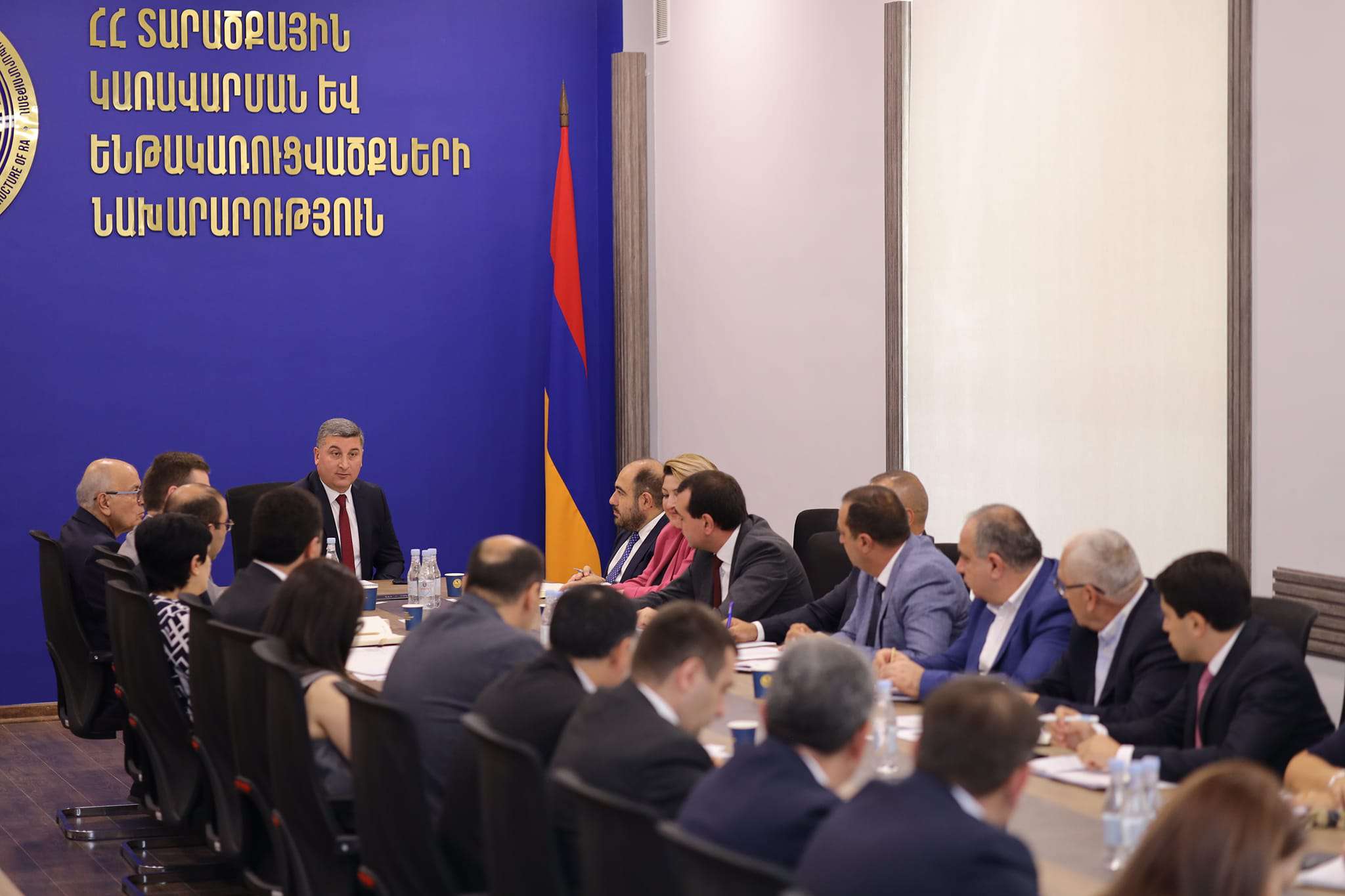 Նախարարը հանձնարարել է ավտոճանապարհներից ապամոտաժել ապօրինի գովազդները