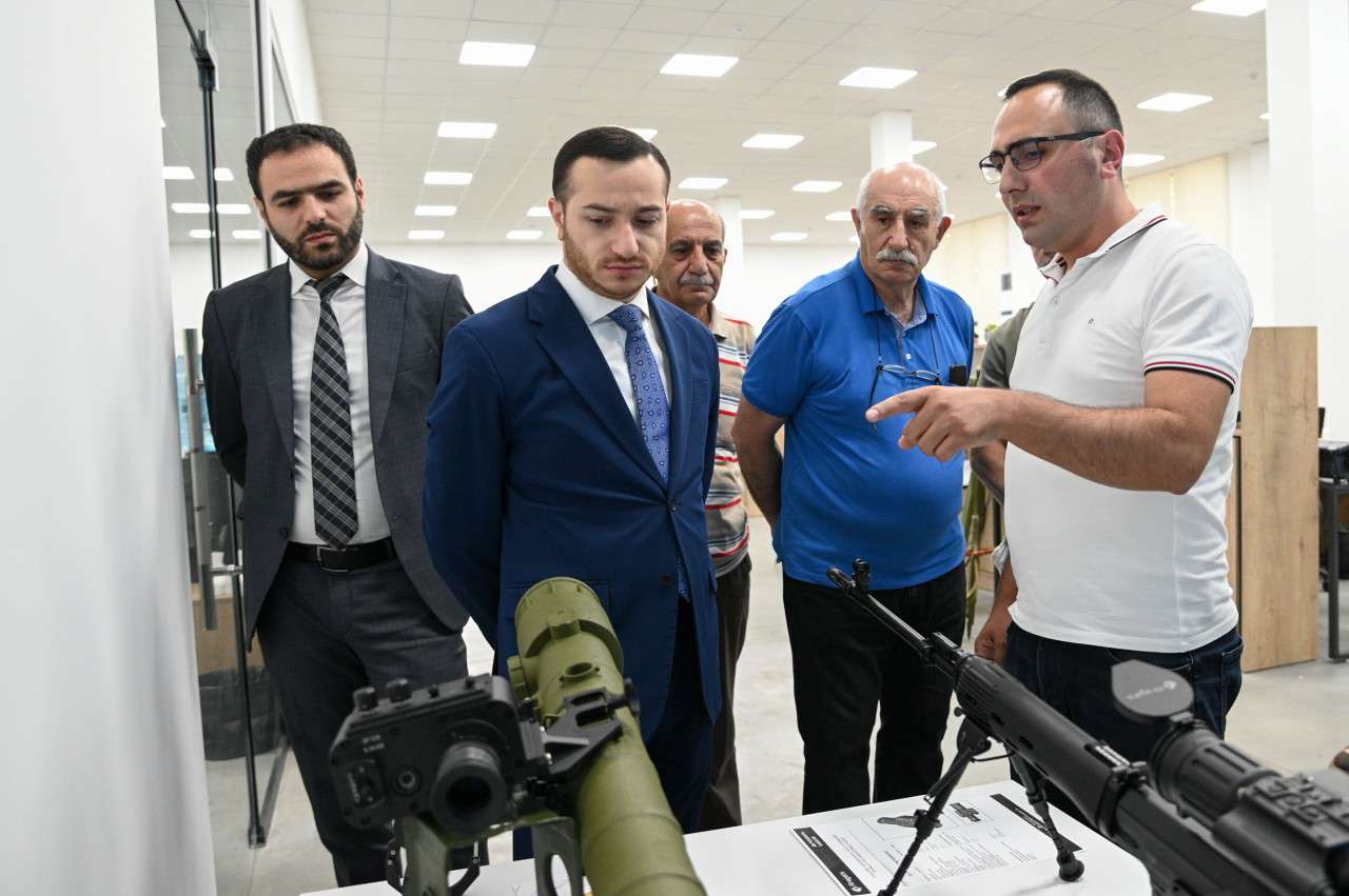 Նախարարն այցելել է ռազմական և պաշտպանական տեխնիկայի արտադրությամբ զբաղվող «Արագած» ընկերություն
