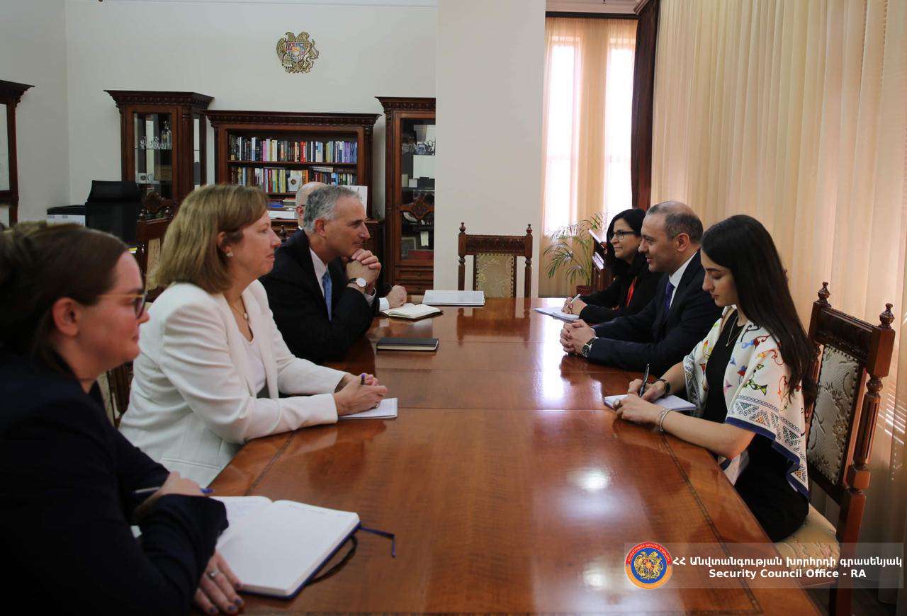 The Secretary of the Security Council received Louis Bono