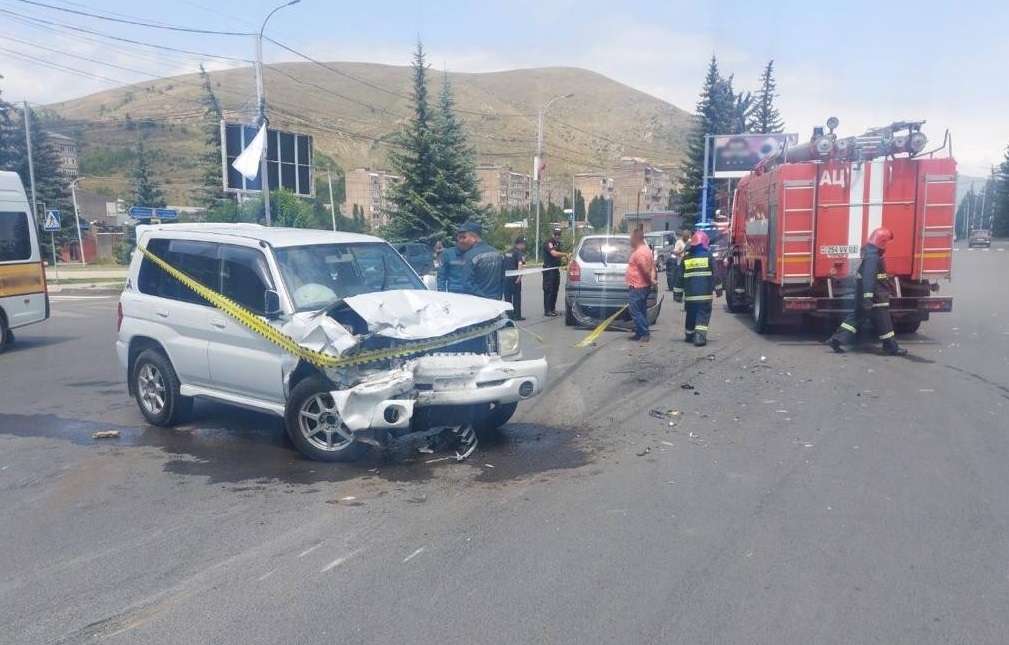 Հրազդանում մեքենաներ են բախվել. վարորդները հոսպիտալացվել են