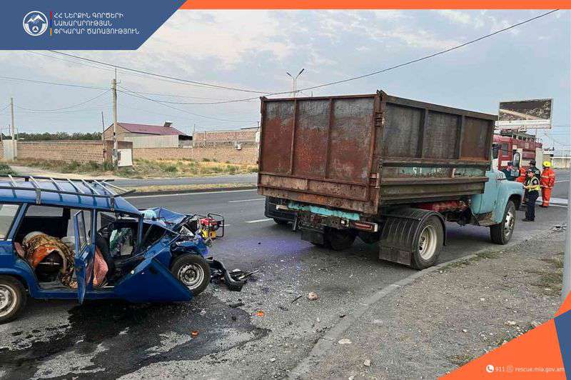 Ավտոմեքենան բախվել է կայանած «ZIL» մակնիշի բեռնատարին