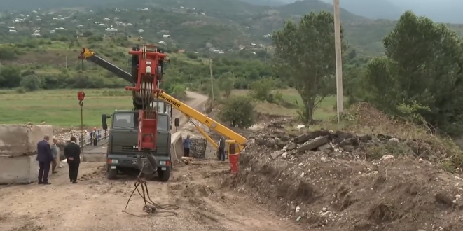 Խաշթառակում ընթացքի մեջ է ժամանակավոր կամրջի շինարարությունը