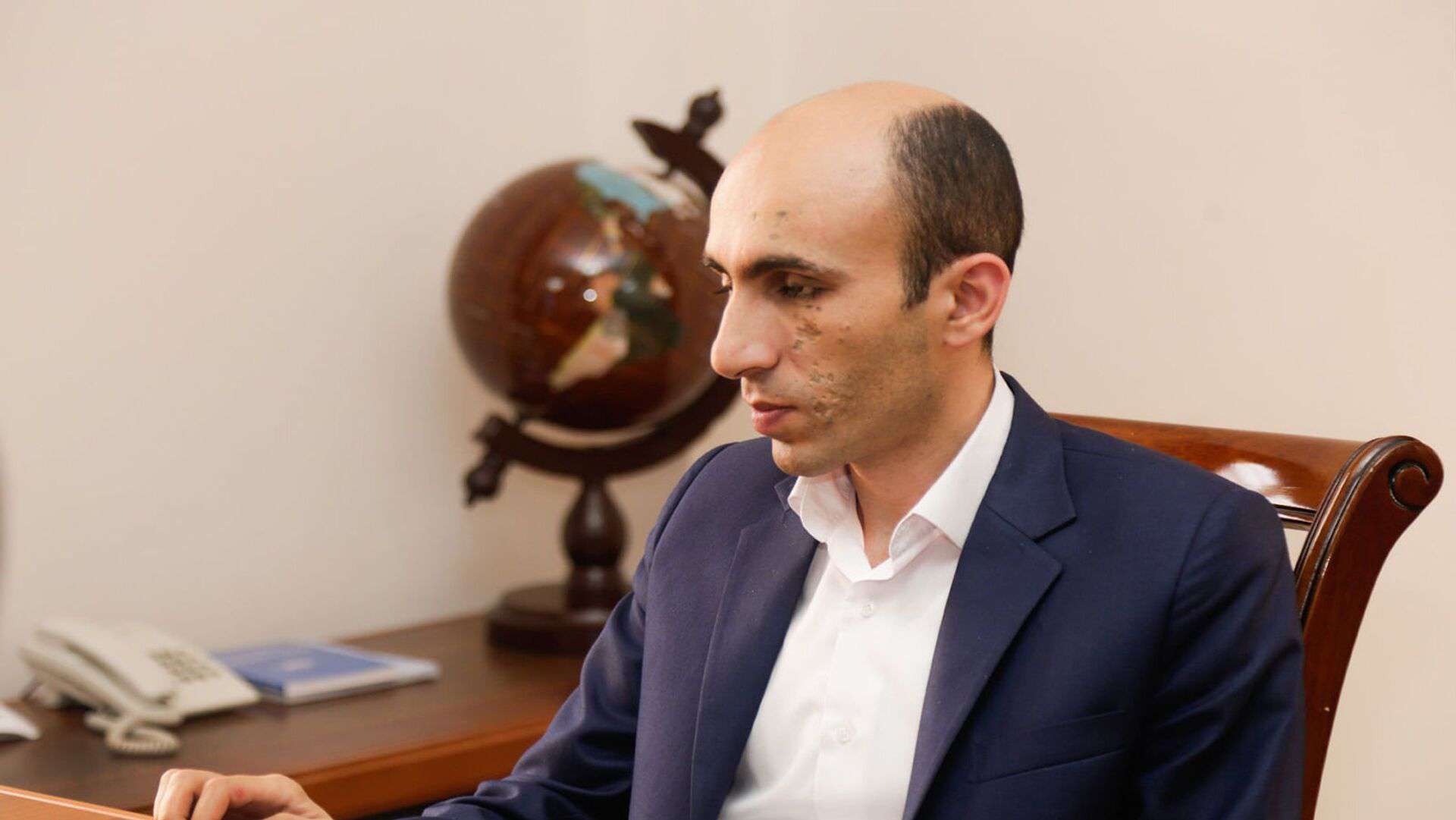 Удивляюсь, почему международные структуры и лидеры сохраняют искусственный нейтралитет в своих обращениях. Артак Бегларян