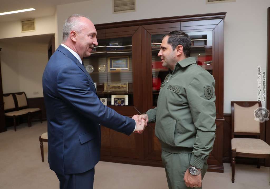 Министр обороны РА принял посла Республики Беларусь