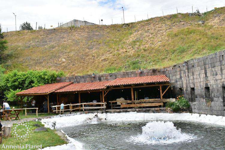 Գյումրիում մեկին սպանելու, ևս մեկին դանակահարելու համար մեղադրվող մասիսցին կալանավորվել է