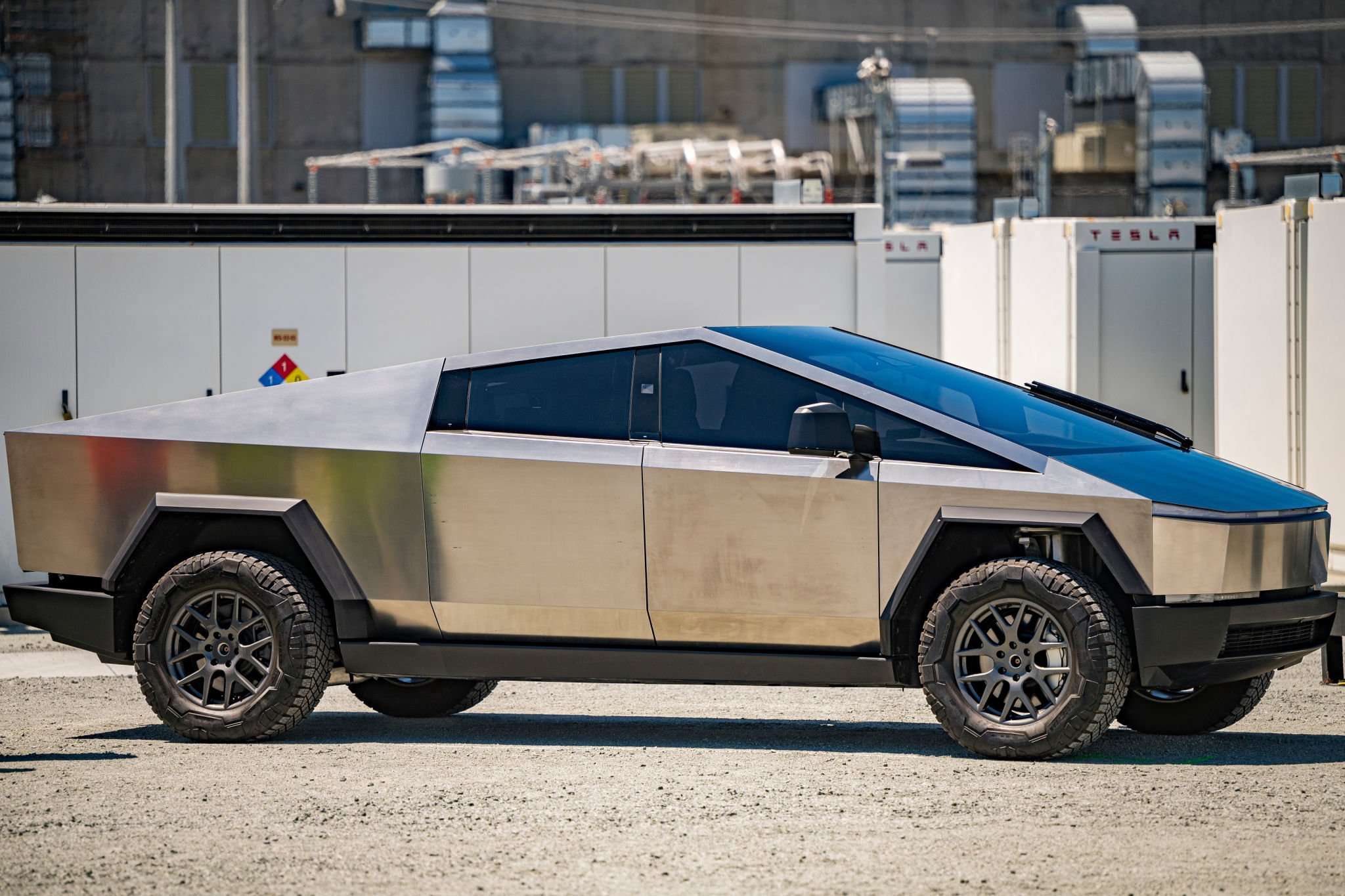 Իլոն Մասկը խոստովանել է, որ Tesla Cybertruck-ը չափազանց թանկ է, և գինը պետք է իջեցվի