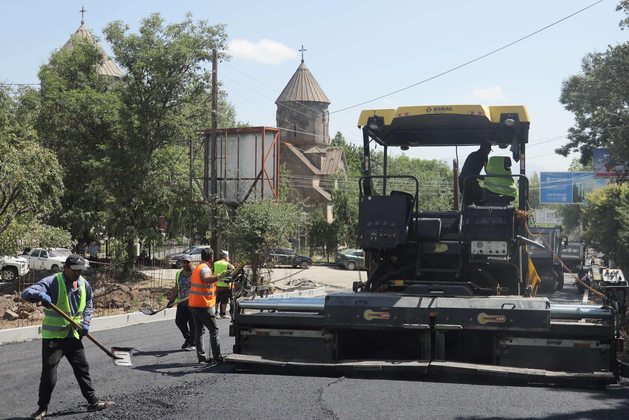 Հիմնանորոգվում է Հրազդանից Ծաղկաձոր տանող 10.5 կմ երկարությամբ ճանապարհը (ԼՈՒՍԱՆԿԱՐՆԵՐ)