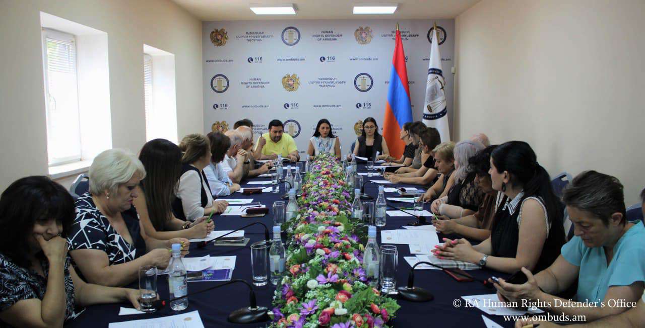 Քննարկվել են բռնի տեղահանված անձանց և փախստականների իրավունքների պաշտպանությանը վերաբերելի հարցեր