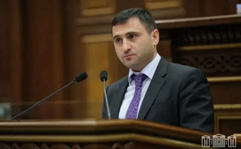 Բենզին, պարգևավճարներ և կաշառք․ ՍԱՏՄ նախկին ղեկավարին մեղադրանք է առաջադրվել