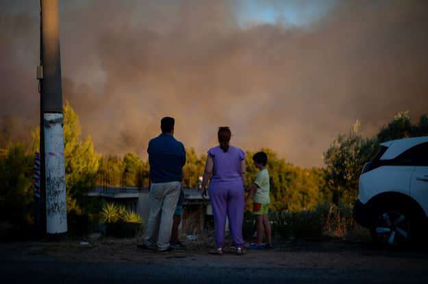There are forest fires and evacuations around Athens