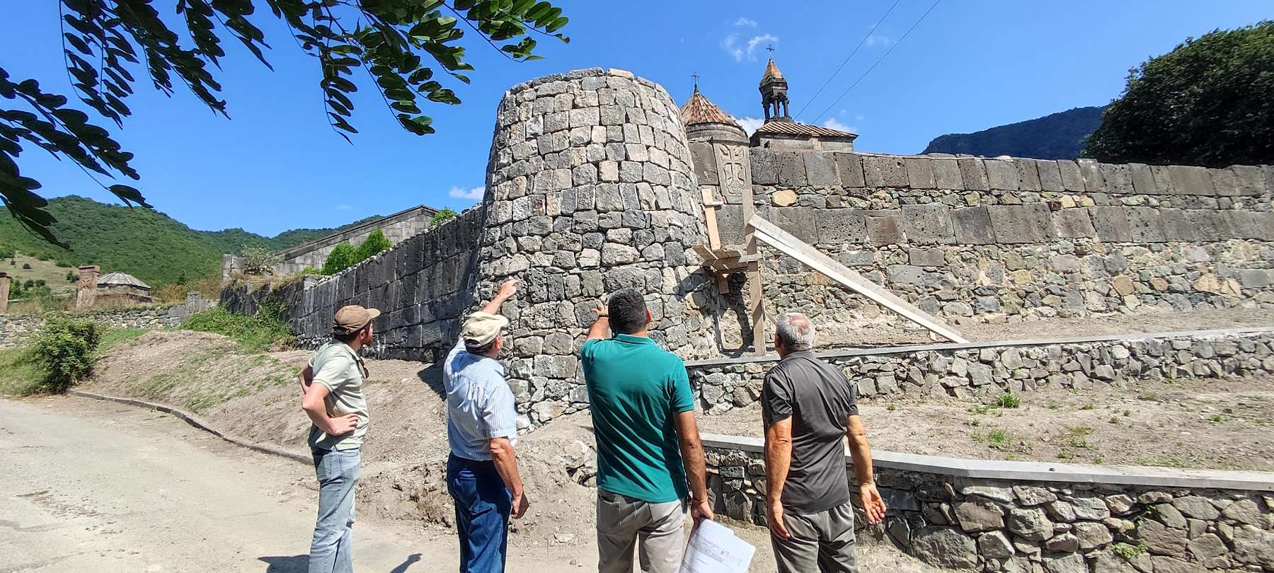 Հաղպատի վանական համալիրի արևմտյան պարսպապատը և երկրաշարժից փլուզված աշտարակը վերականգնվում են