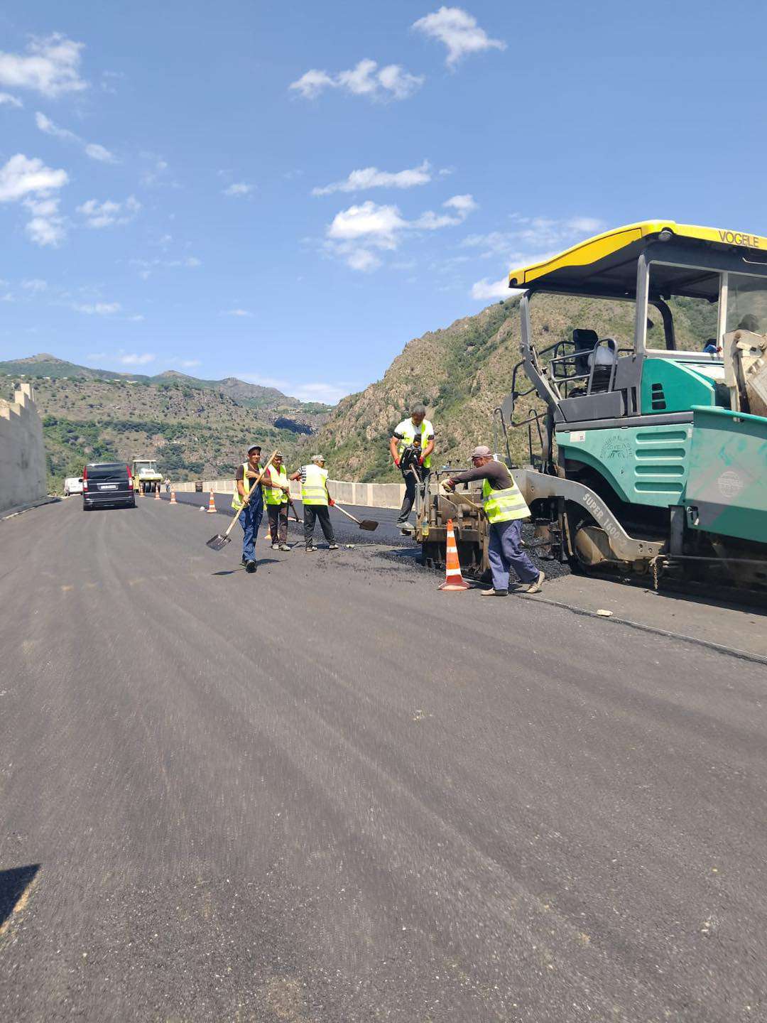 Օձունի խաչմերուկում կատարվում են ասֆալտապատման աշխատանքներ (ԼՈՒՍԱՆԿԱՐՆԵՐ)