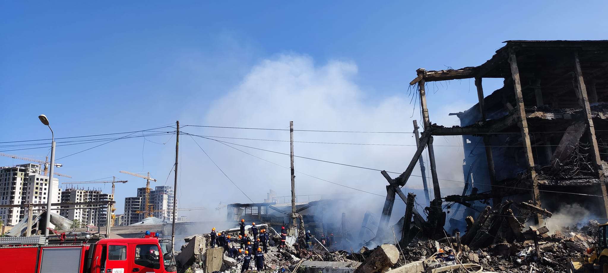 350 rescuers and 150 volunteers participated in the fire fighting