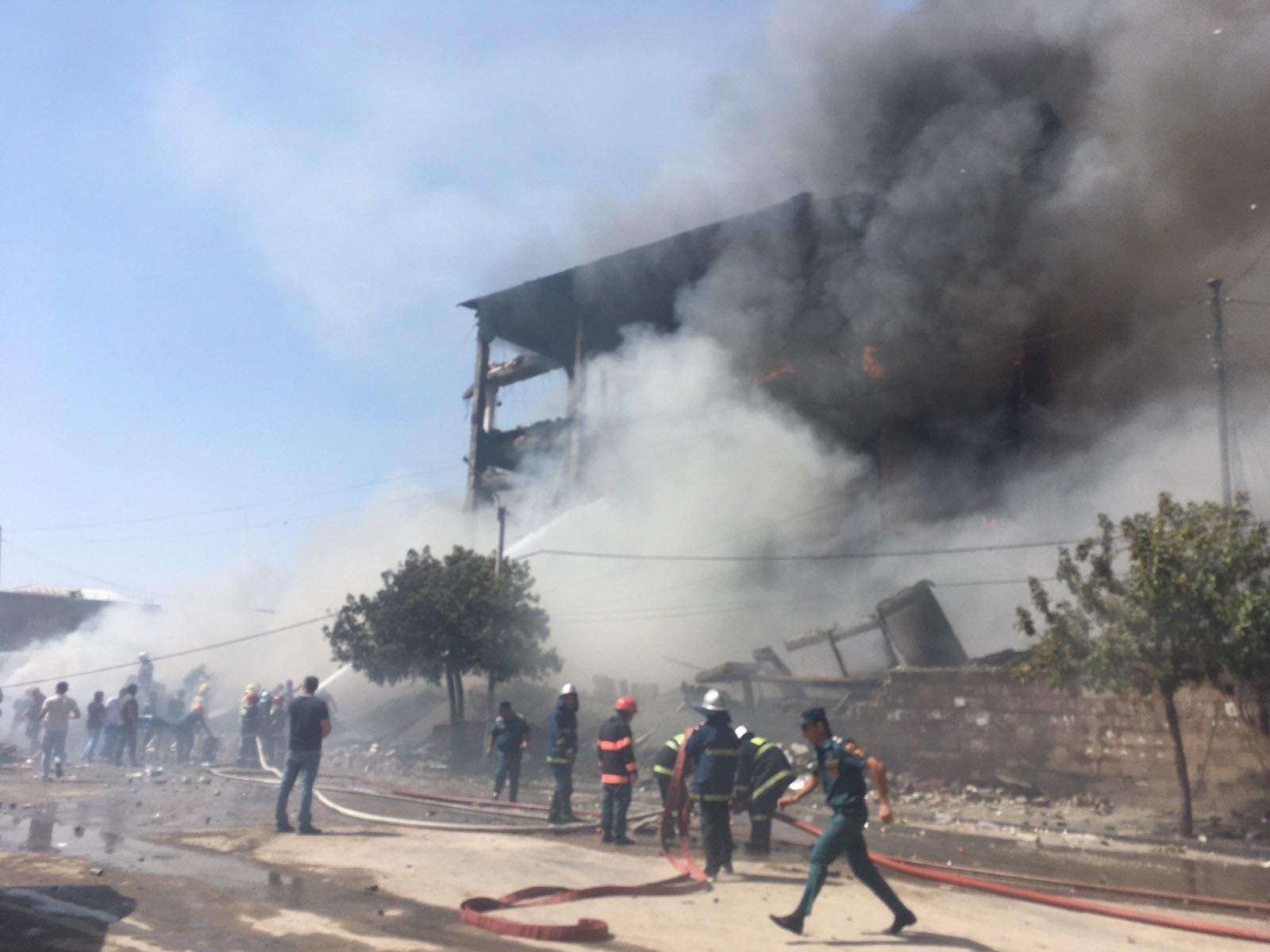 В результате взрыва в торговом центре «Сурмалу» погибли 6 человек. (ОБНОВЛЕНО)