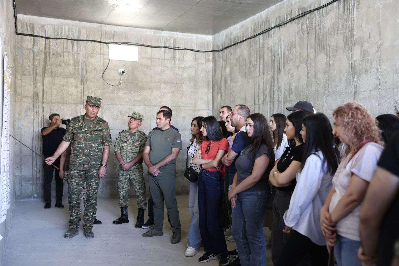 Սուրեն Պապիկյանի ուղեկցությամբ ԶԼՄ ներկայացուցիչներն այցելել են սահմանագոտի