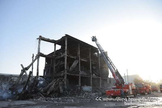 В торговом центре «Сурмалу» возобновились поисково-спасательные работы.