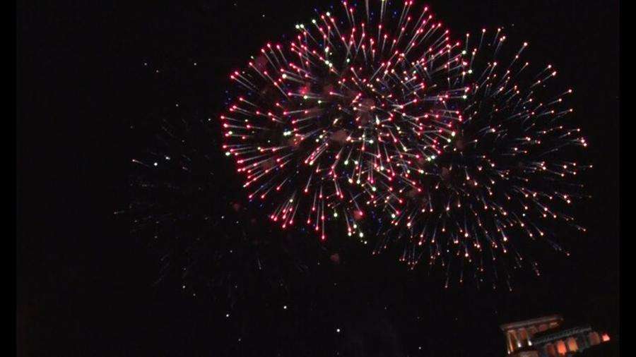 Найден человек, устроивший салют в день траура