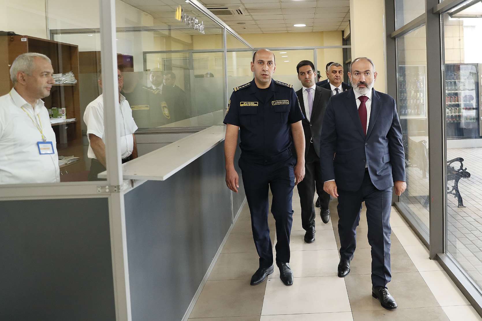 Премьер-министр ознакомился с деятельностью Баграташенской таможни и планируемыми реформами