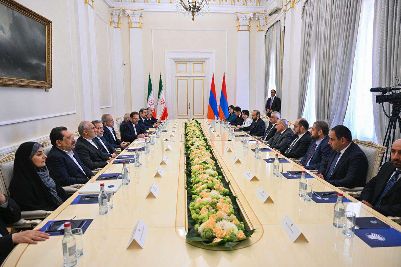 Pashinyan-Pezeshkian meeting in expanded format took place (PHOTOS)