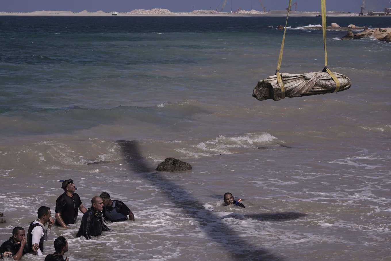 2000-year-old sunken relics in the waters of Alexandria (PHOTOS)