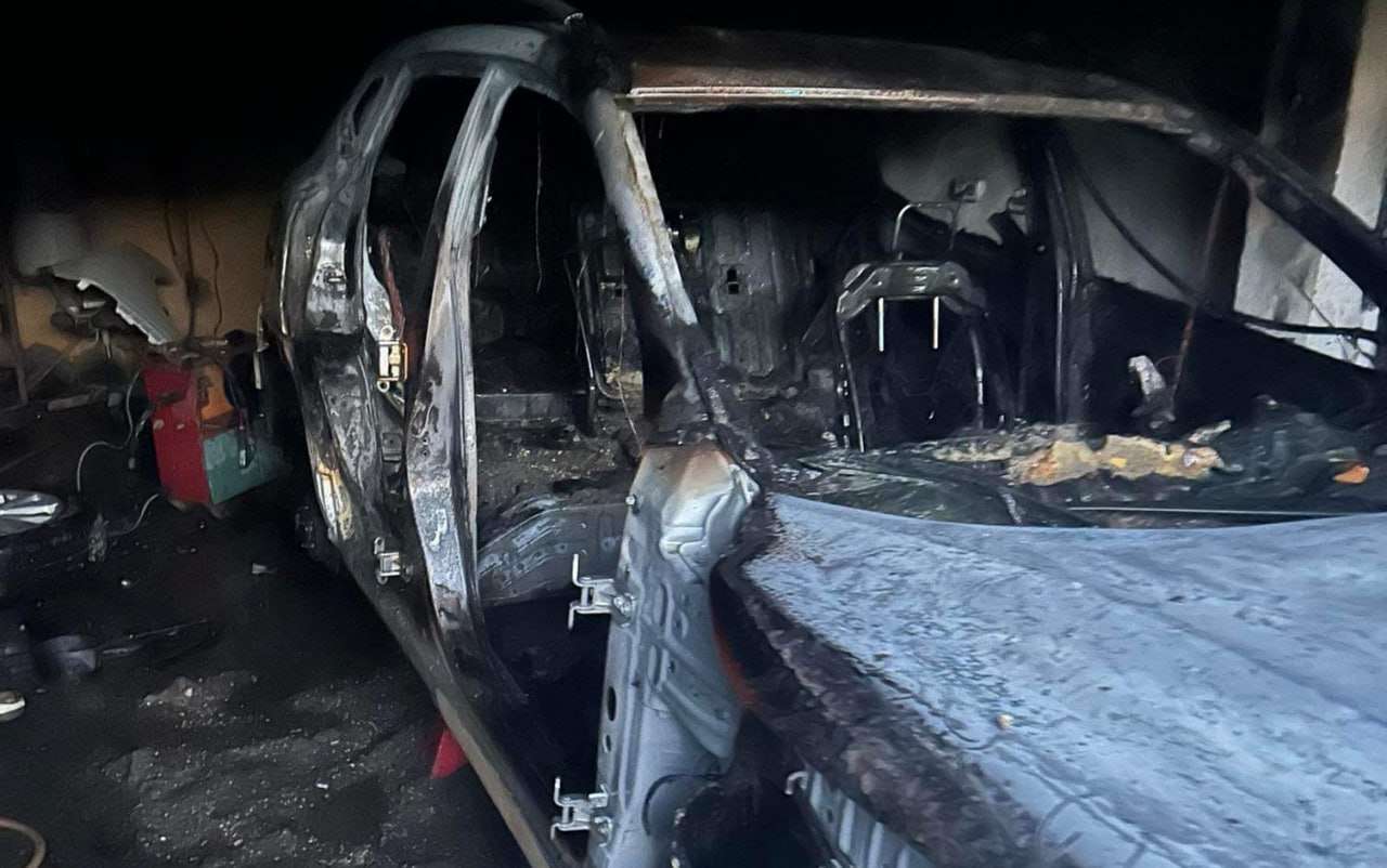 Այնթապում «Nissan»-ն ամբողջությամբ այրվել է