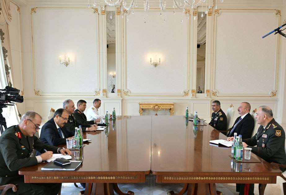 Ալիևը հանդիպել է Թուրքիայի ԶՈՒ ԳՇ պետին