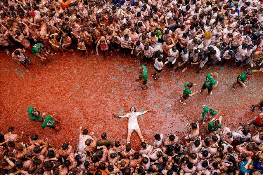 Իսպանիայում տեղի է ունեցել La Tomatina-ն (ԼՈՒՍԱՆԿԱՐՆԵՐ)