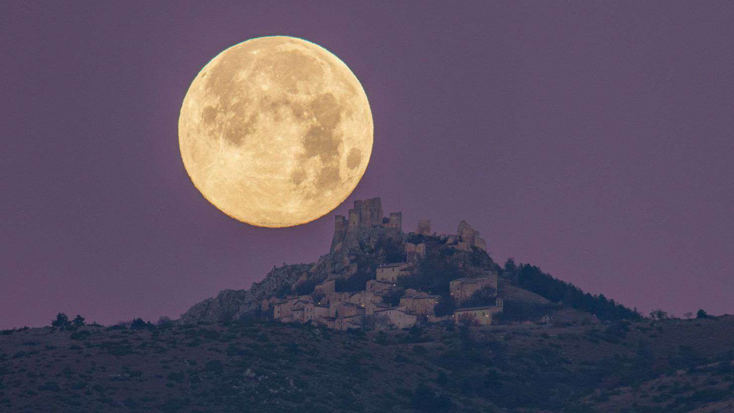 When is the next full moon? We will see the "Blood Moon" on September 7th
