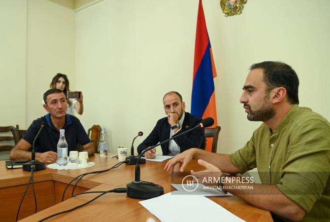 If the sale of firework materials is restricted, the problem will be solved by 90 percent