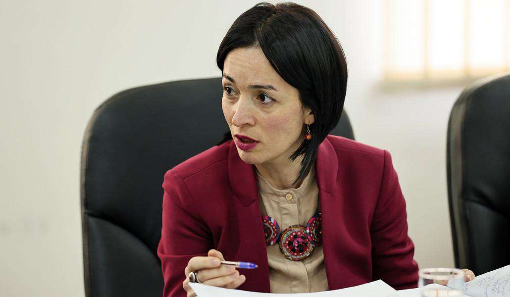 Դպրոցի տնօրենը քաղաքական զսպվածություն չցուցաբերելու դեպքում սանկցիաների կենթարկվի (ՏԵՍԱՆՅՈՒԹ)