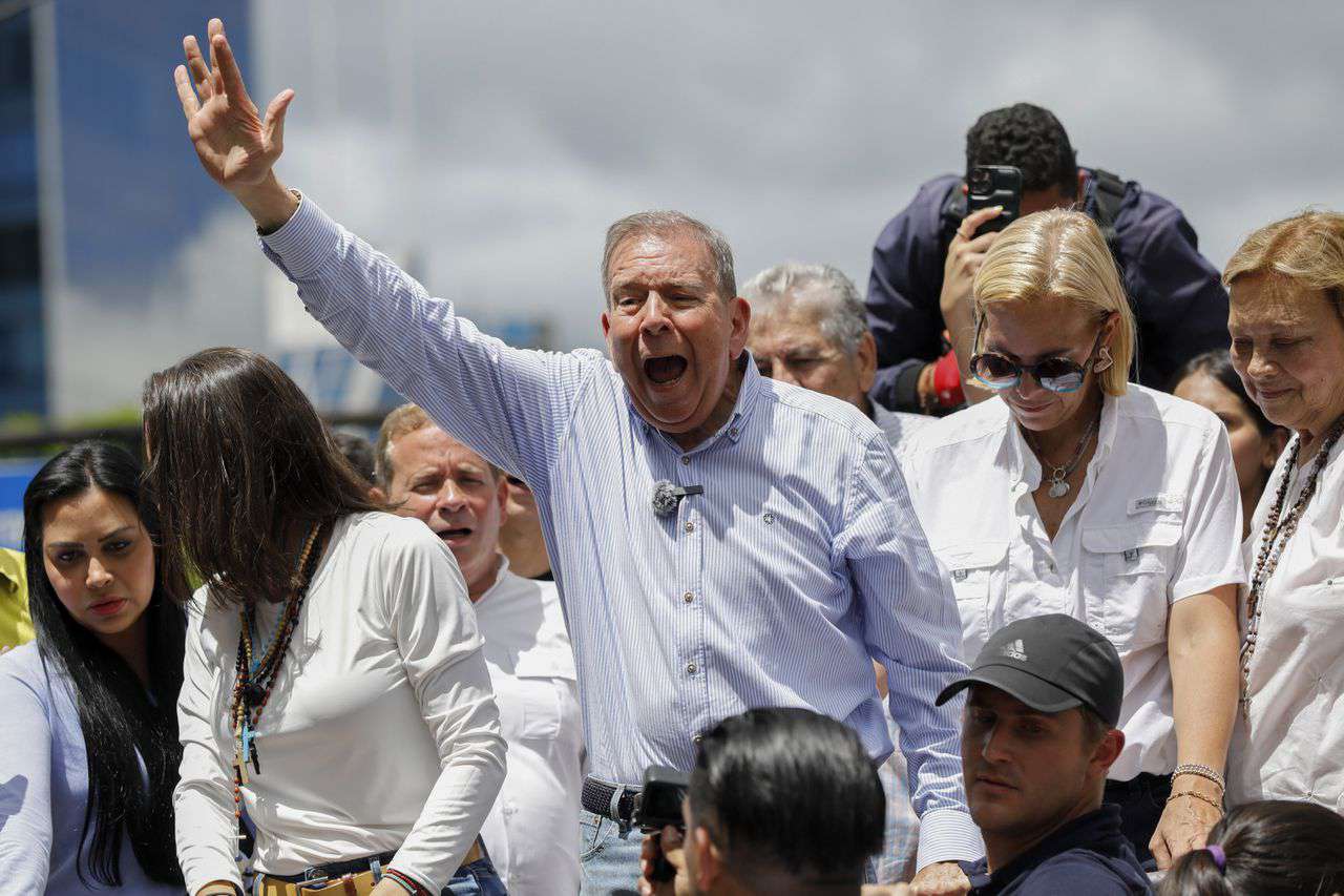 An arrest warrant has been issued for Edmundo Gonzalez in Venezuela
