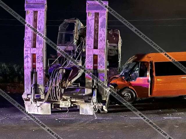Ford Transit crashed into the trailer of a MAZ truck in Armavir Marz. There are injured