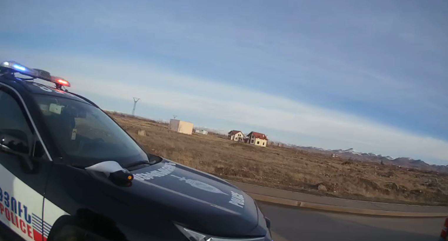 Վարորդը փորձել է կաշառել պարեկներին՝ անձնագրի մեջ 20 լարի դնելով