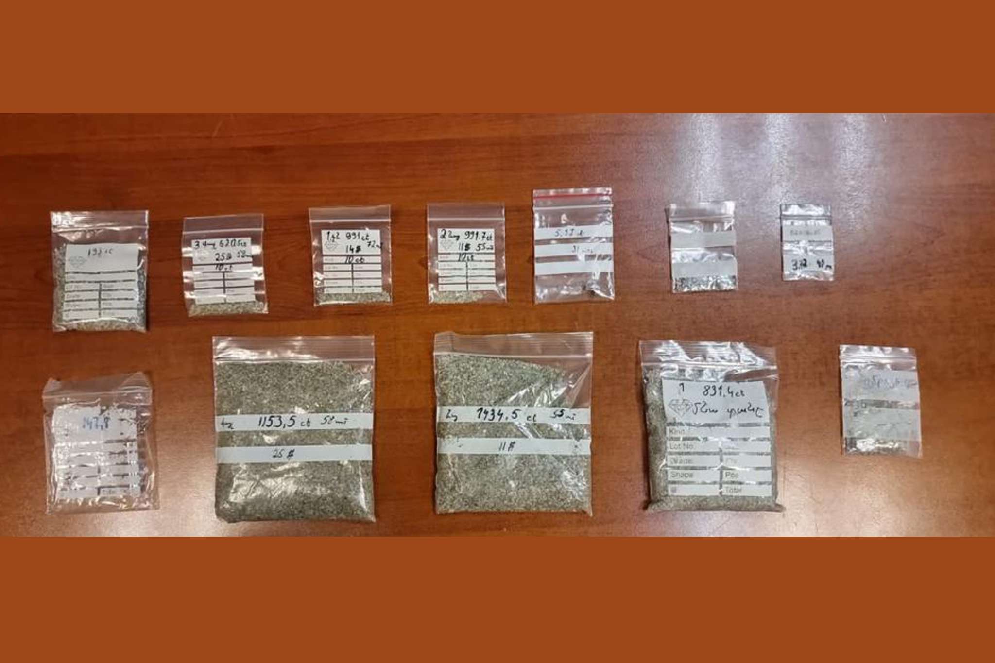 Դուբայից փորձել են մաքսանենգ ճանապարհով 655 գրամ ադամանդանման քարեր բերել Հայաստան