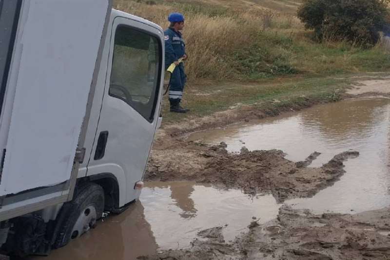 Բեռնատարն արգելափակվել է ցեխակույտի մեջ