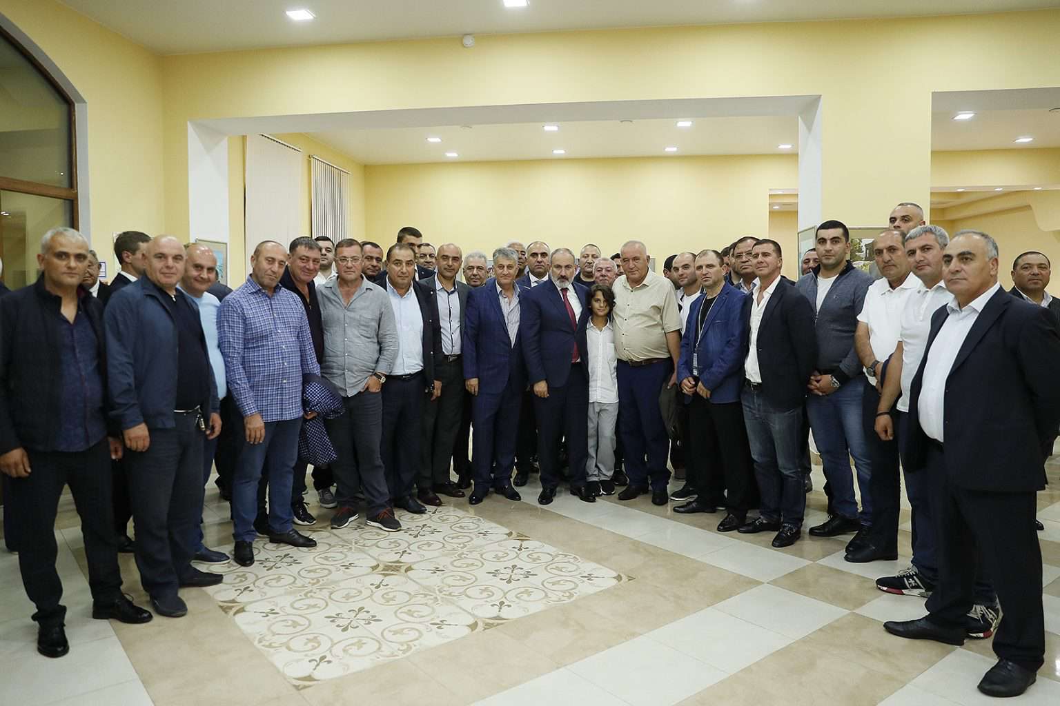 Prime Minister Nikol Pashinyan met the Armenian community of Vladivostok