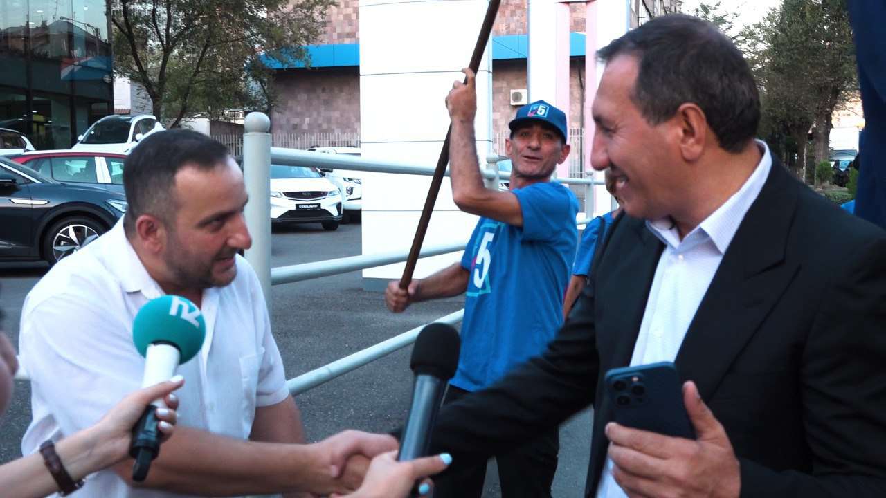 Members of the "Uzh Hayrenyats" party managed to be in different administrative regions of Yerevan (PHOTOS)