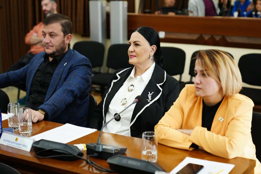 Քննարկվում է Անուշ Գինոսյանի և Անույշ Խուդավերդյանի լիազորությունները դադարեցնելու հարցը