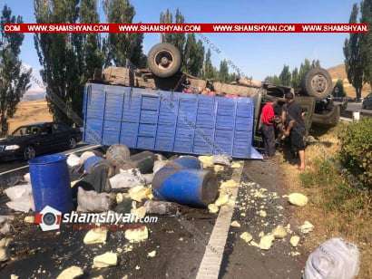 Կոտայքի մարզում մի քանի տոննա պանրով բարձված ЗИЛ-ը բախվել է մեկ այլ ЗИЛ-ի եւ շրջվել. կան վիրավորներ