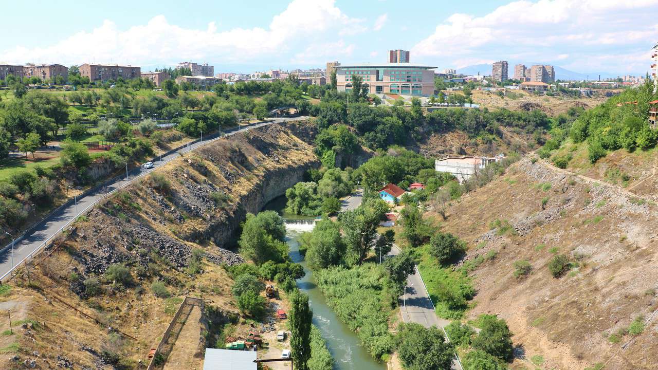 Հրազդանի կիրճում հայտնաբերվել է 38-ամյա կնոջ դի. Նա նամակ էր թողել