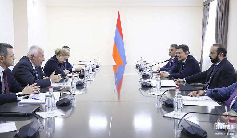 Ararat Mirzoyan emphasized the importance of the Armenian-Romanian political consultations