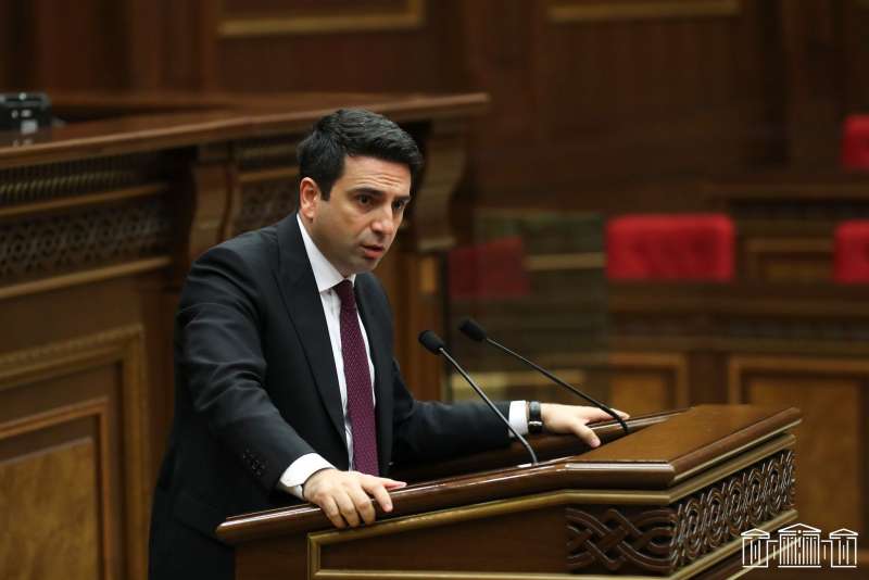 Please do not come to the hall; I am asking you as a citizen. Alen Simonyan to the opposition