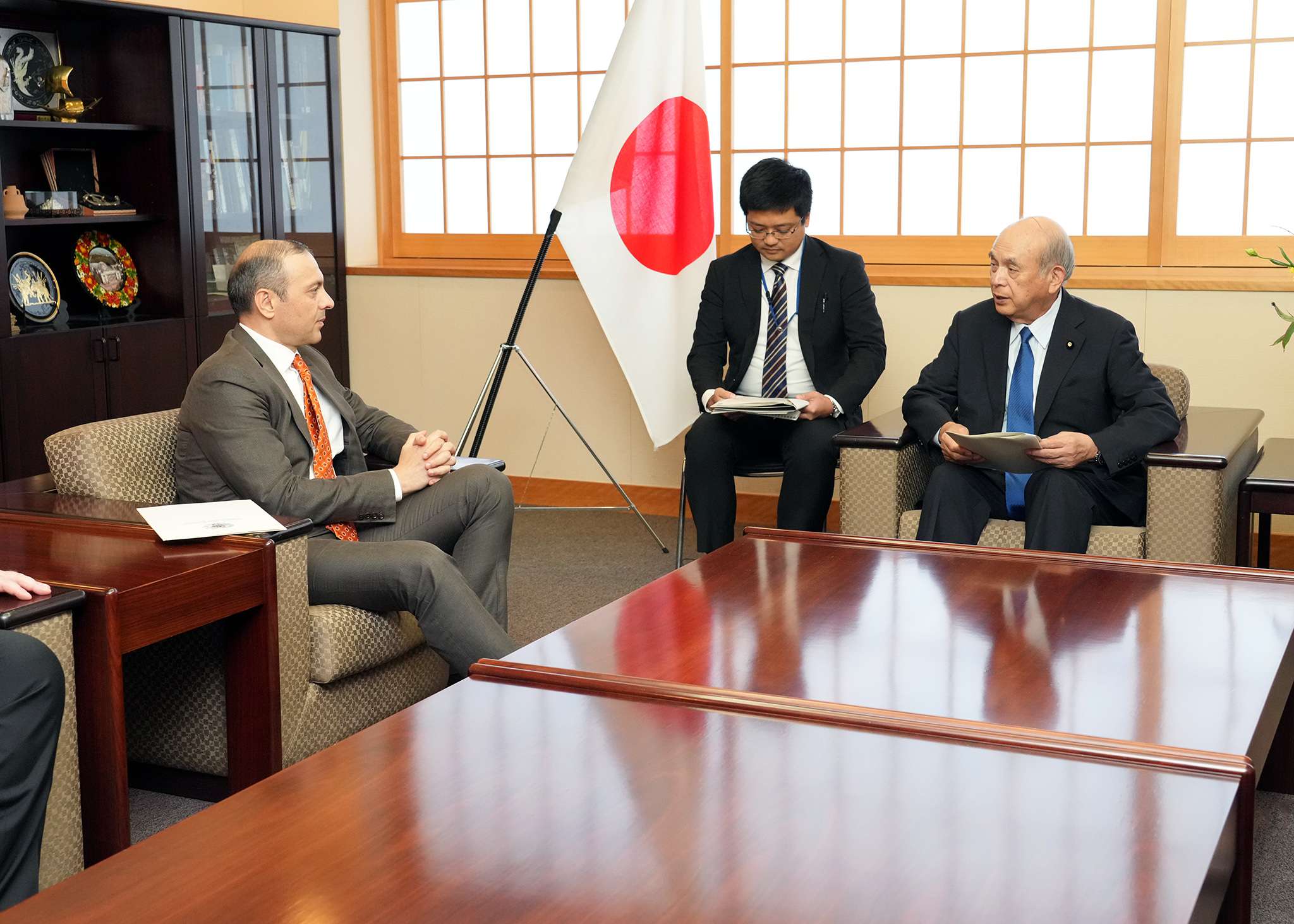 The Secretary of the Security Council of Armenia met Japan's Minister of Foreign Affairs.